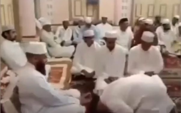 Boleh Sujud Kepada Guru Sebab Malaikat Sujud Kepada Nabi Adam?